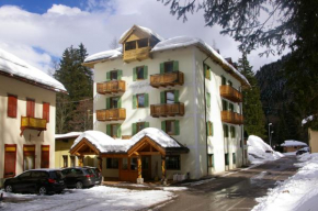 Гостиница Hotel Zanella,  Пейо Teрм